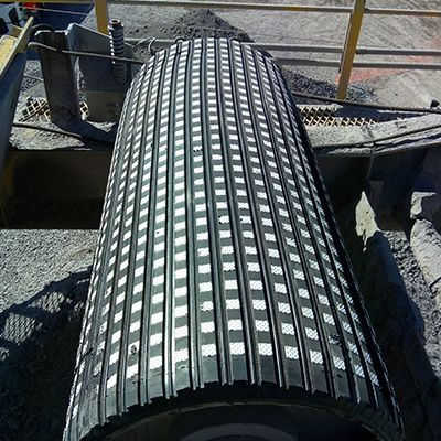 Revestimento cerâmico aplicado em toda a superfície do tambor